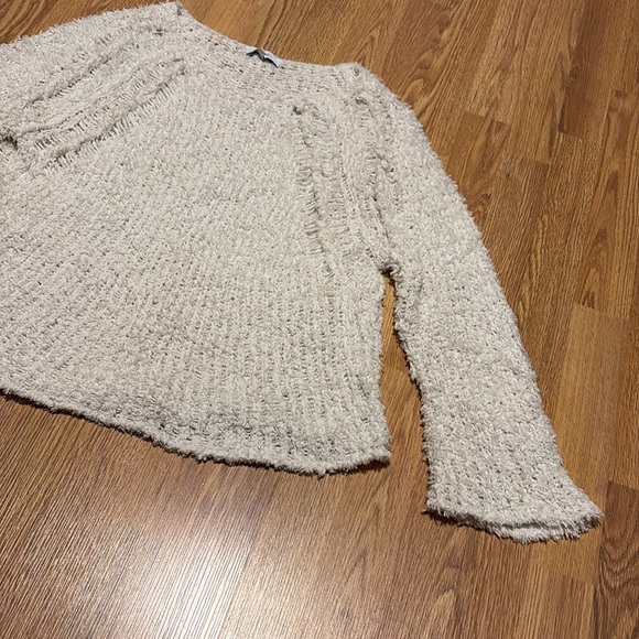 White Sweater in Size M - Picture 3 of 7
